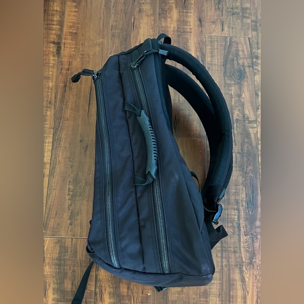 ARC’TERYX Blade 21 Laptop Travel Backpack - Picture 3 of 9